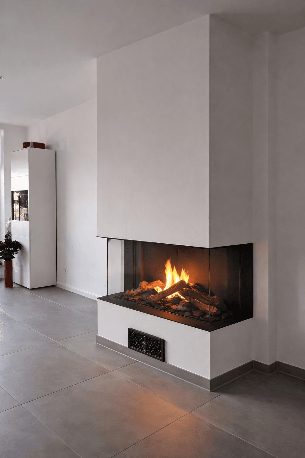 Wohnraum im Dachgeschoss mit integriertem Kamin